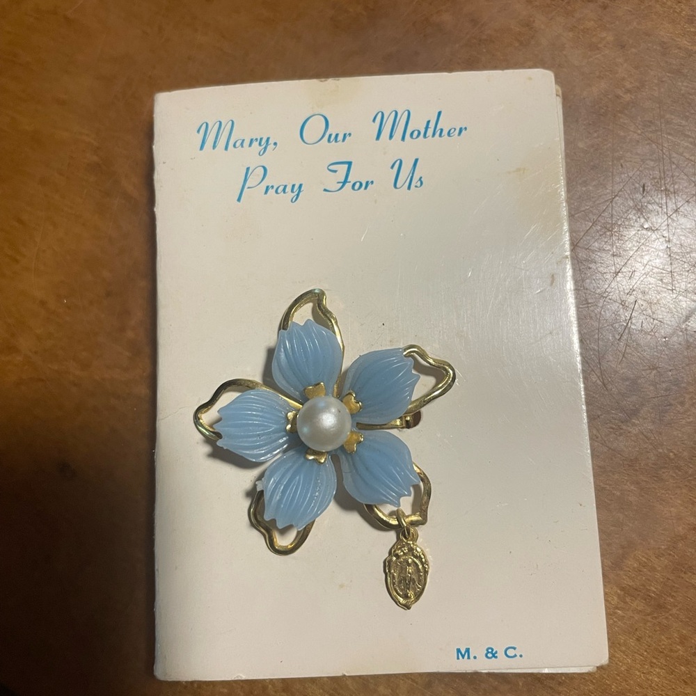 Vintage Brooch Pin Flower Pearl Religion